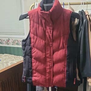 Outback Trading Company LTD. Red and Black Down Puffer XS Vest